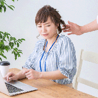 在宅勤務でリモートセクハラが問題に。Web会議のためにテレワークマナーは必要？